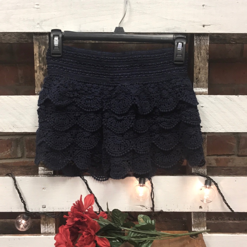 REWIND lace ruffle shorts